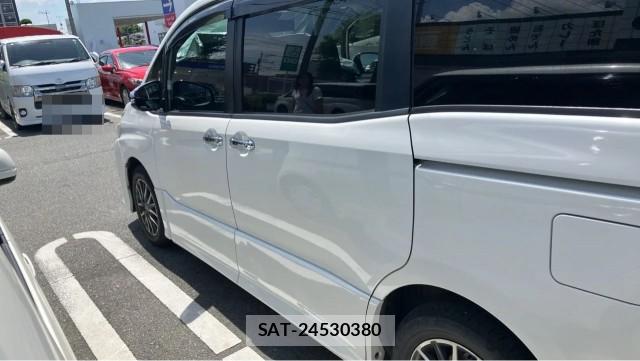 Toyota VOXY 2016-05 8651434-10
