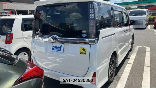 Toyota VOXY 2016-05 8651434-12