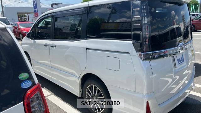 Toyota VOXY 2016-05 8651434-13
