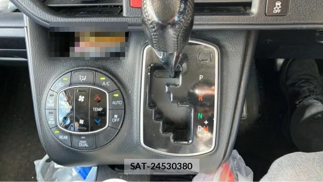 Toyota VOXY 2016-05 8651434-14