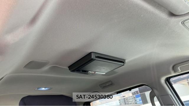 Toyota VOXY 2016-05 8651434-15