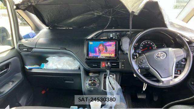 Toyota VOXY 2016-05 8651434-2