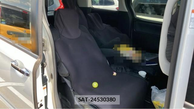Toyota VOXY 2016-05 8651434-6