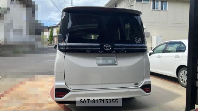 Toyota VOXY 2023-01 8651468-1