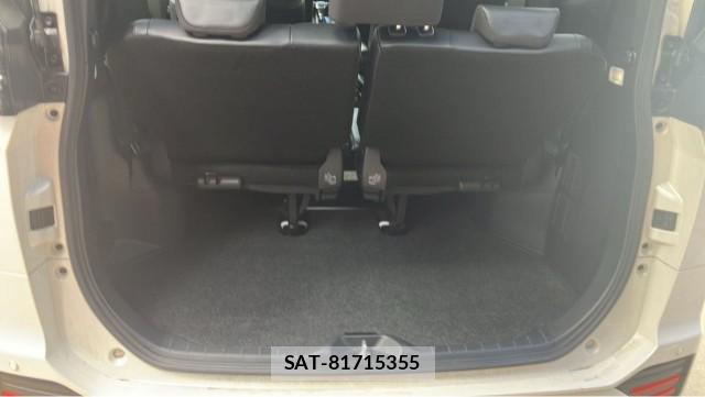 Toyota VOXY 2023-01 8651468-17