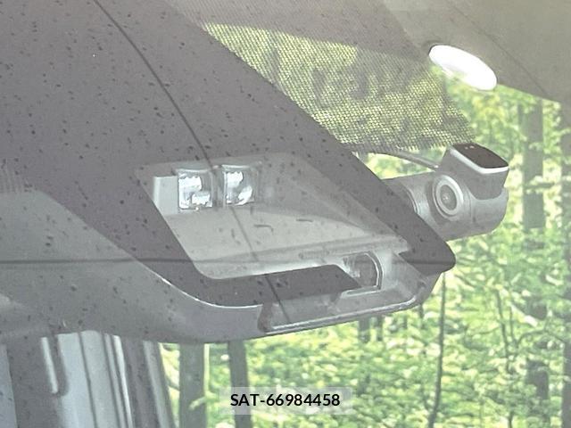 Toyota VOXY 2021-09 8651563-2