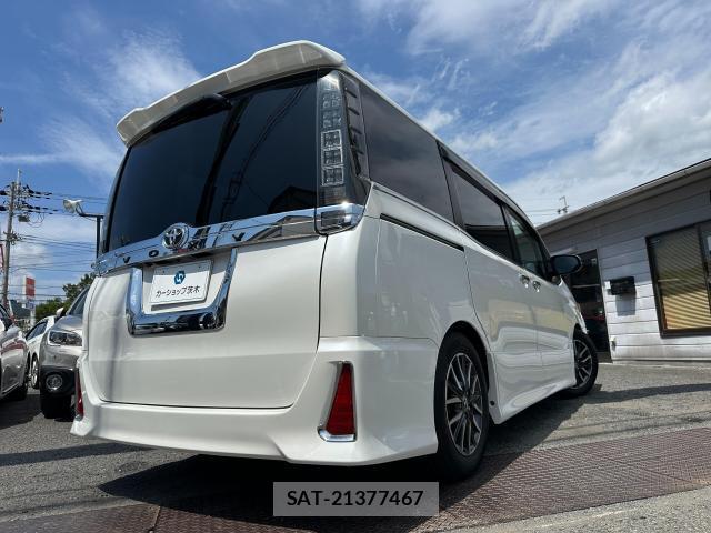 Toyota VOXY 2014-12 8651615-1