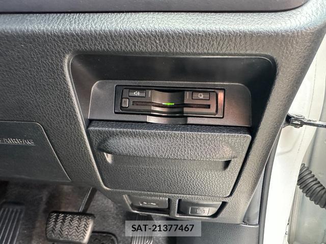 Toyota VOXY 2014-12 8651615-11
