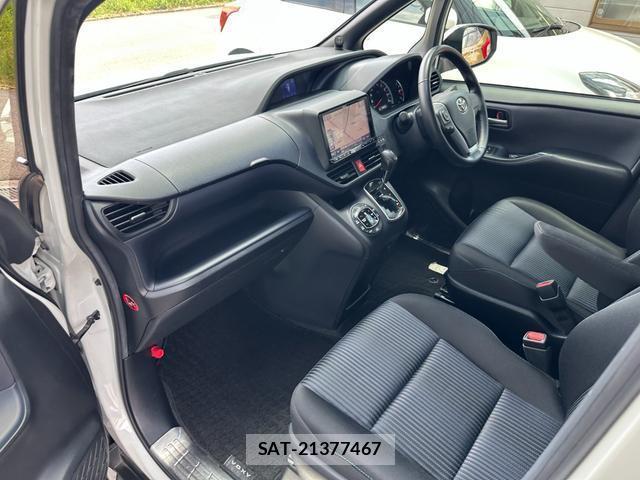 Toyota VOXY 2014-12 8651615-12