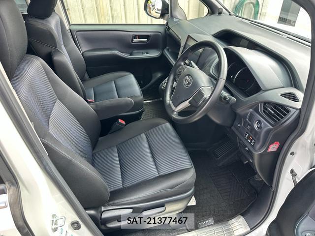 Toyota VOXY 2014-12 8651615-5