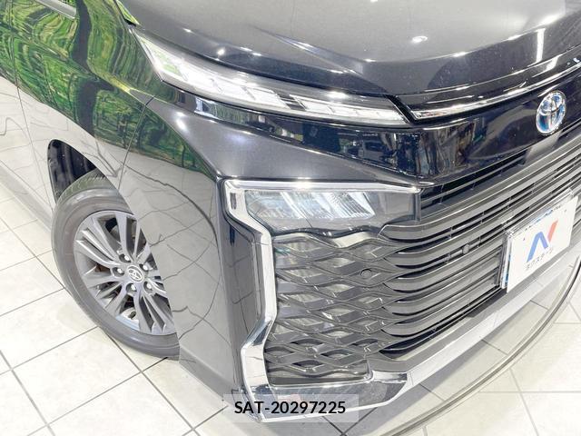 Toyota VOXY 2023-07 8651691-12