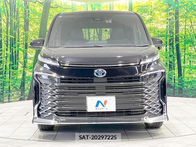 Toyota VOXY 2023-07 8651691-14