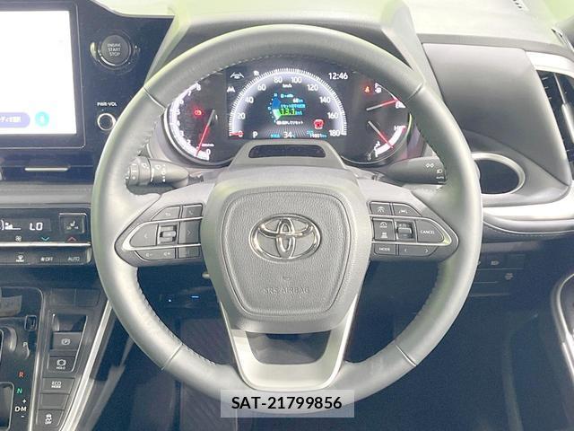 Toyota VOXY 2025-06 8651697-11