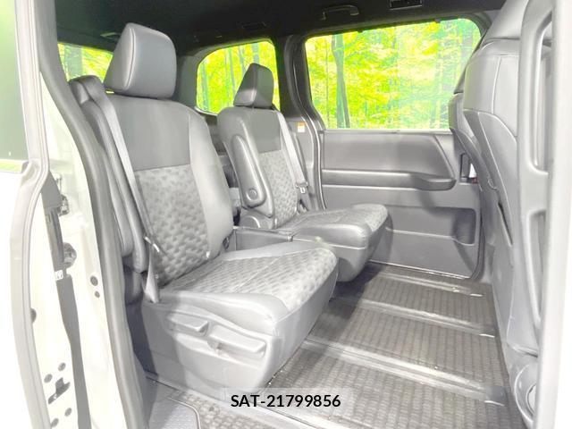 Toyota VOXY 2025-06 8651697-8