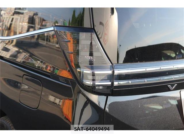 Toyota VOXY 2025-10 8651871-17