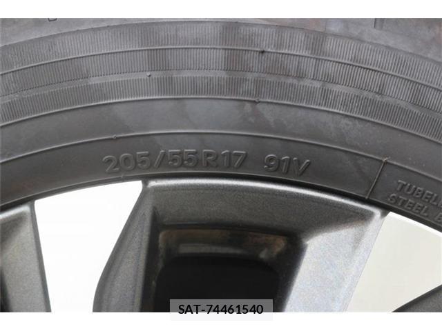 Toyota VOXY 2024-10 8651872-11