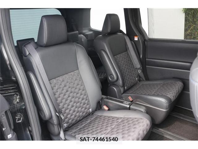 Toyota VOXY 2024-10 8651872-18