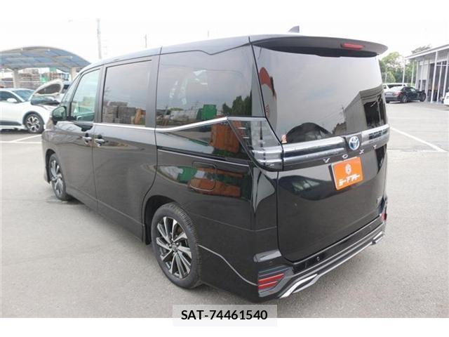 Toyota VOXY 2024-10 8651872-5