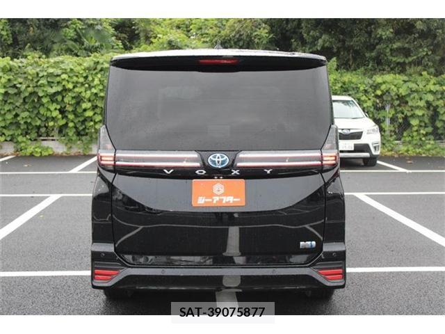 Toyota VOXY 2023-05 8651880-10