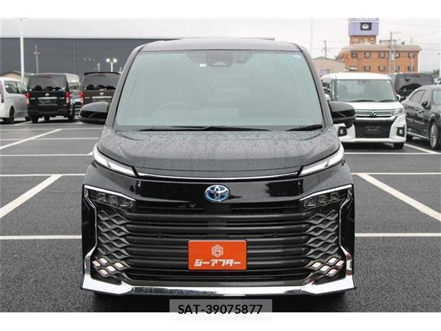 Toyota VOXY 2023-05 8651880-14