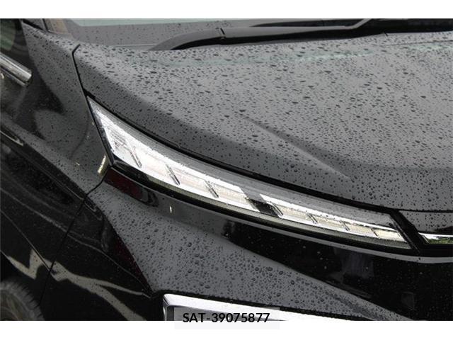 Toyota VOXY 2023-05 8651880-16