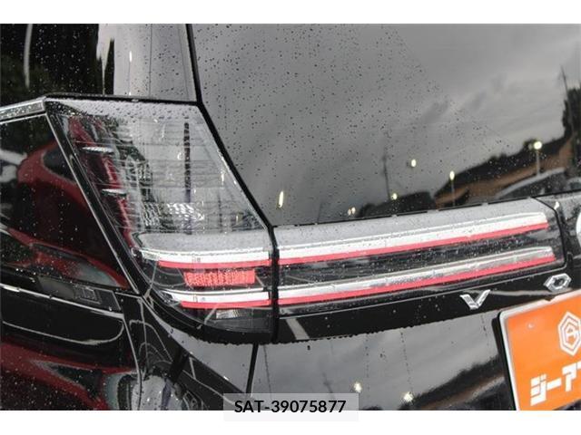 Toyota VOXY 2023-05 8651880-19