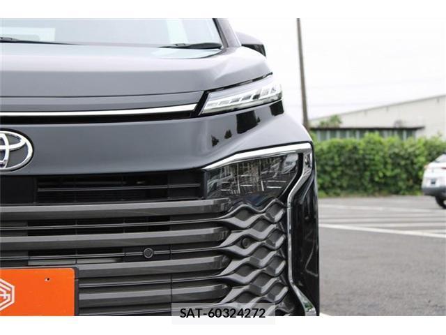 Toyota VOXY 2023-06 8651892-10
