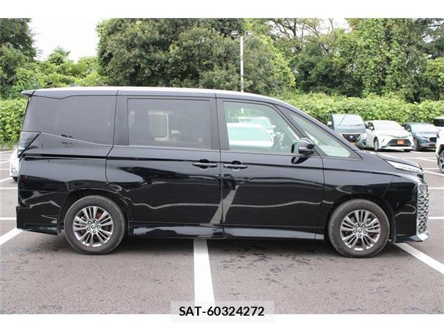 Toyota VOXY 2023-06 8651892-12