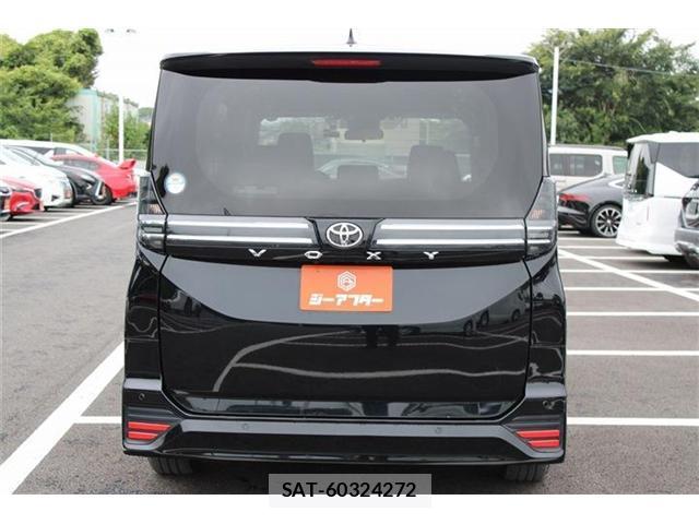 Toyota VOXY 2023-06 8651892-14