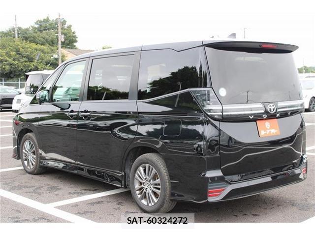 Toyota VOXY 2023-06 8651892-17