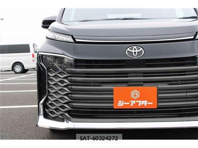 Toyota VOXY 2023-06 8651892-7