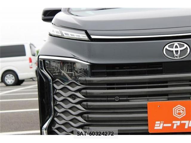 Toyota VOXY 2023-06 8651892-8