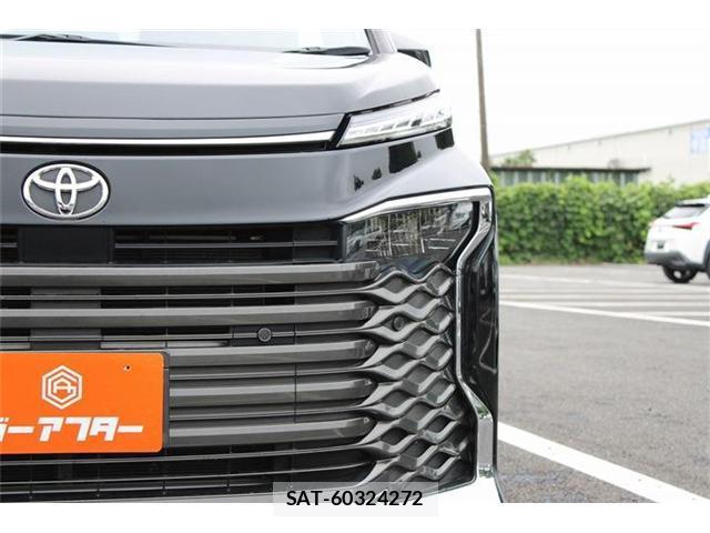 Toyota VOXY 2023-06 8651892-9
