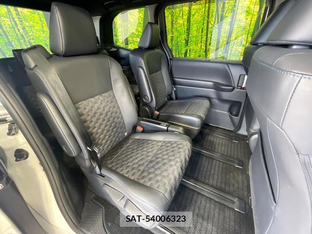 Toyota VOXY 2023-03 8652004-8