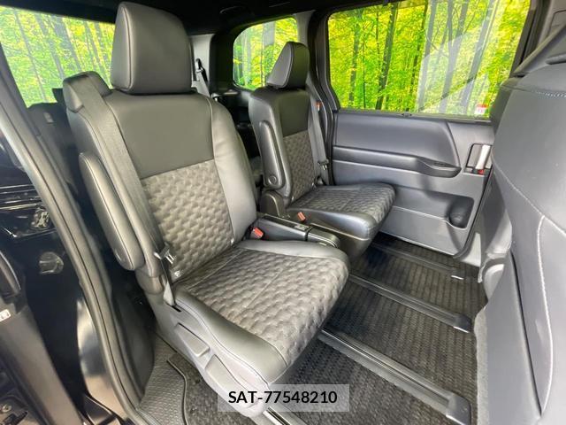 Toyota VOXY 2023-12 8652005-9