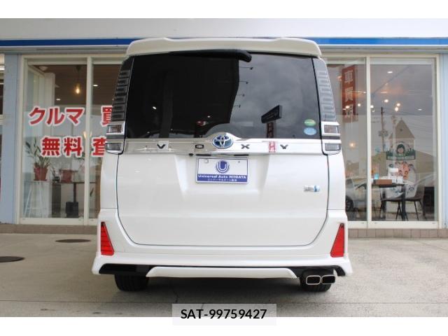 Toyota VOXY 2017-09 8652072-11