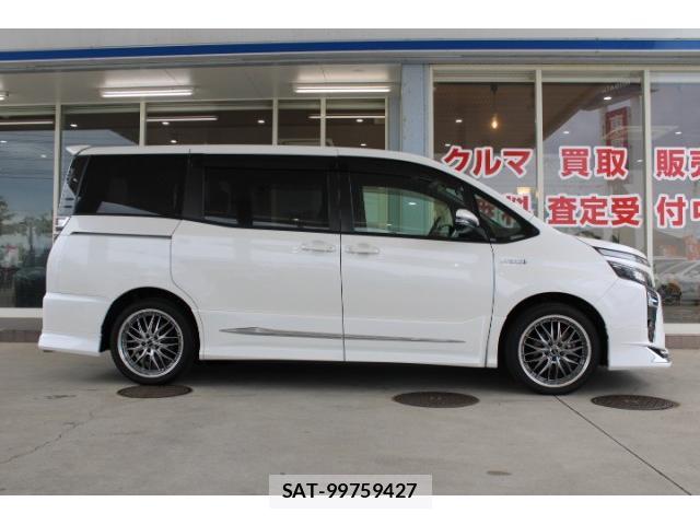 Toyota VOXY 2017-09 8652072-12