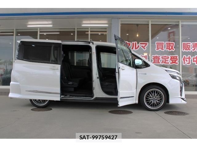 Toyota VOXY 2017-09 8652072-14