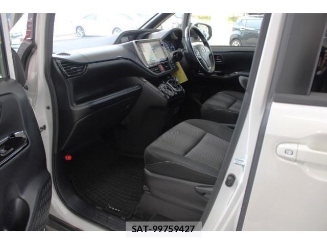 Toyota VOXY 2017-09 8652072-17