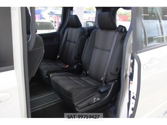 Toyota VOXY 2017-09 8652072-19