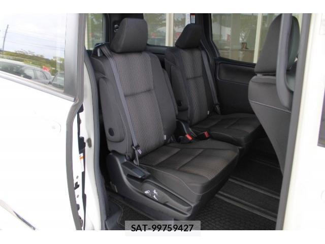 Toyota VOXY 2017-09 8652072-5