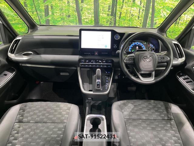 Toyota VOXY 2022-10 8652096-1
