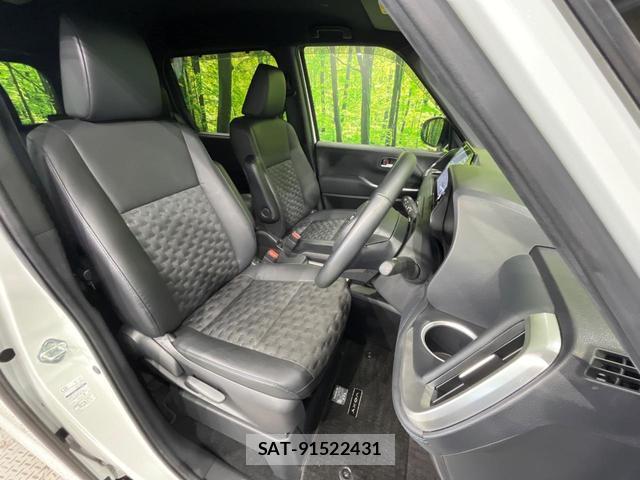 Toyota VOXY 2022-10 8652096-8