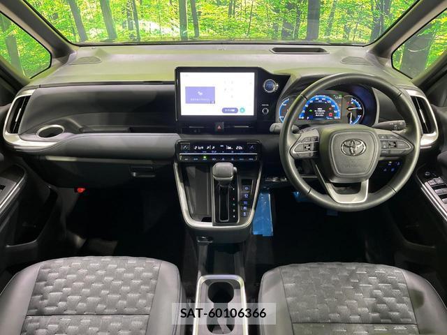 Toyota VOXY 2022-11 8652165-1