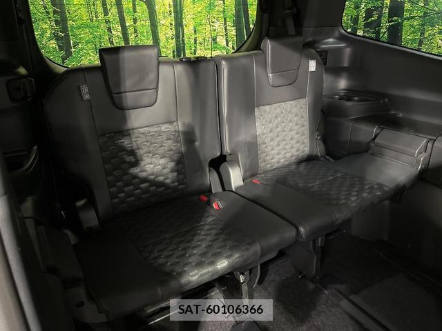 Toyota VOXY 2022-11 8652165-10