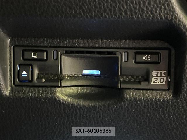 Toyota VOXY 2022-11 8652165-6