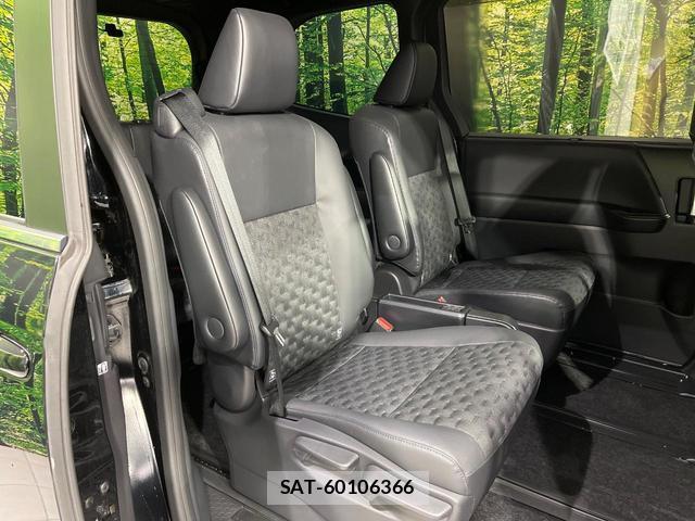 Toyota VOXY 2022-11 8652165-9