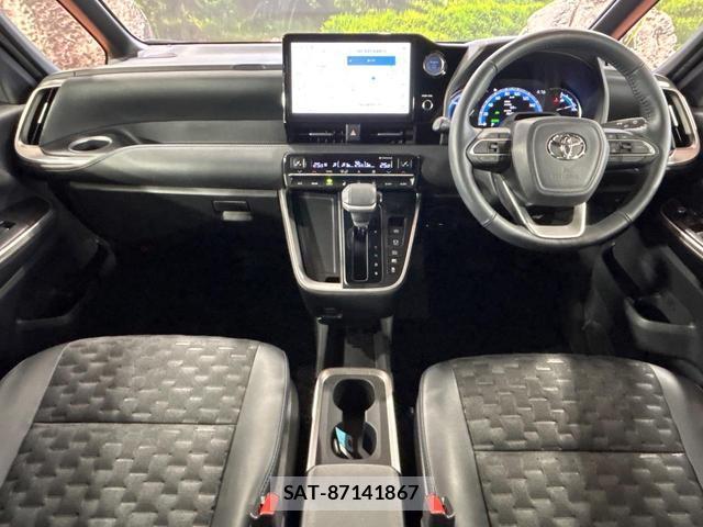 Toyota VOXY 2023-05 8652170-1