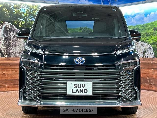 Toyota VOXY 2023-05 8652170-14