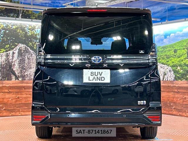 Toyota VOXY 2023-05 8652170-15